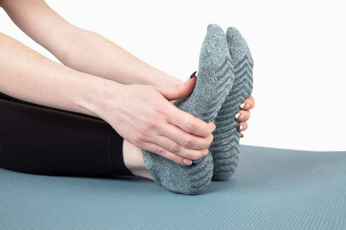  12 Pairs Non Slip Yoga Socks with Grips Women Anti
